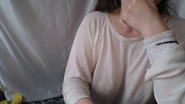 Burberrry  online show from May 14, 2026, 3:19 pm