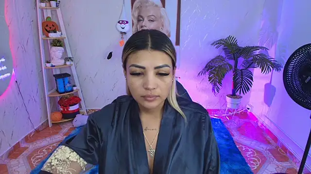 SALOOMEE   online show from November 18, 2025, 11:25 am