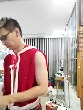 horny slavedog online show from December 24, 2024, 4:40 pm