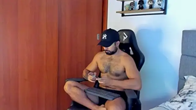 ethaanjones online show from March 29, 2026, 2:39 pm