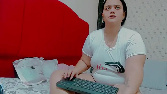 Snapshot of brunnette_hot chatting on January 31, 2025, 11:03 am brunnette hot online show from January 31, 2025, 11:03 am