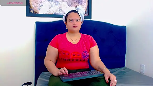 Snapshot of brunnette_hot chatting on October 30, 2025, 11:00 am brunnette hot online show from October 30, 2025, 11:00 am