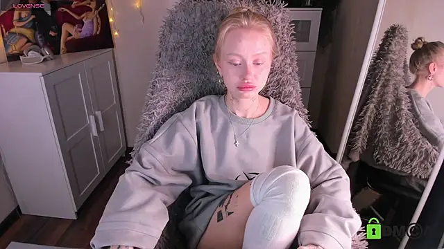 MalenaErnman online show from March 7, 2025, 10:35 am