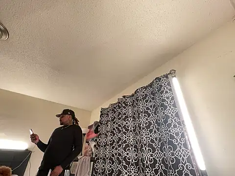 4EVAGLACIERS online show from December 15, 2024, 4:29 am