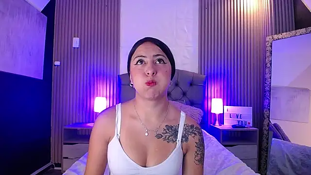 Snapshot of isabella_smith_ chatting on January 21, 2025, 1:22 pm isabella smith online show from January 21, 2025, 1:22 pm