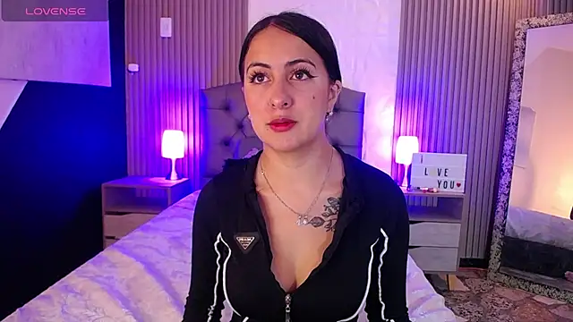 Snapshot of isabella_smith_ chatting on February 21, 2025, 1:22 pm isabella smith online show from February 21, 2025, 1:22 pm