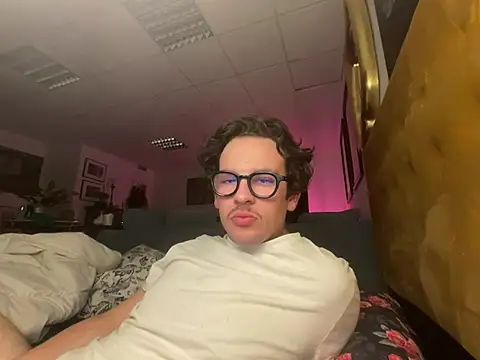 Snapshot of hardmecl chatting on March 14, 2025, 7:23 pm hardmecl online show from March 14, 2025, 7:23 pm