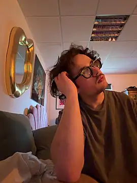 Snapshot of hardmecl chatting on March 9, 2026, 5:28 pm hardmecl online show from March 9, 2026, 5:28 pm