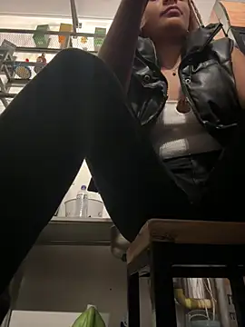 Snapshot of pamell_col chatting on December 6, 2024, 11:36 pm pamell col online show from December 6, 2024, 11:36 pm