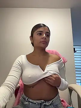 Snapshot of pamell_col chatting on February 17, 2026, 10:38 pm pamell col online show from February 17, 2026, 10:38 pm