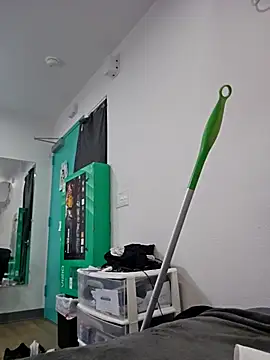 Snapshot of Iliketocooksquirt25 chatting on October 26, 2025, 5:35 am Iliketocooksquirt25 online show from October 26, 2025, 5:35 am