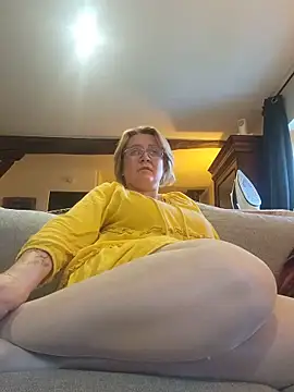 Snapshot of lady_charlyne chatting on May 12, 2026, 6:16 pm lady charlyne online show from May 12, 2026, 6:16 pm