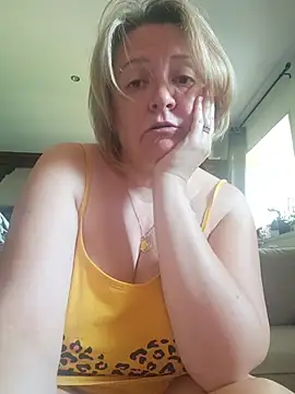 Snapshot of lady_charlyne chatting on May 27, 2026, 7:16 am lady charlyne online show from May 27, 2026, 7:16 am