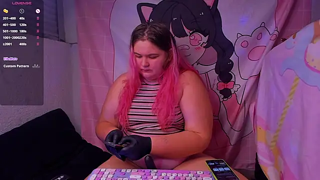 Freakcute  online show from December 7, 2024, 3:41 pm