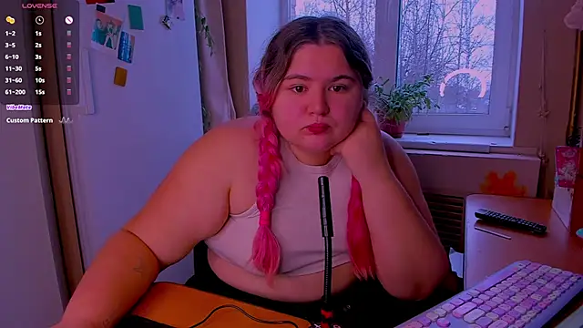 Freakcute  online show from December 20, 2024, 10:16 am