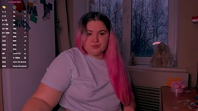 Freakcute  online show from December 26, 2024, 1:32 pm