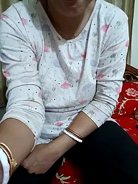 Snapshot of Priya_Boudi chatting on January 24, 2025, 8:11 pm Priya Boudi online show from January 24, 2025, 8:11 pm