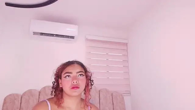 Snapshot of sofi_balvin chatting on June 13, 2026, 7:23 pm sofi balvin online show from June 13, 2026, 7:23 pm
