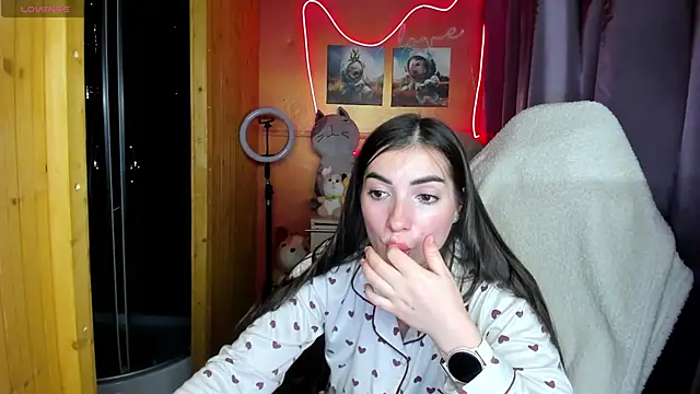 Fiery Brunette  online show from October 1, 2025, 10:21 am