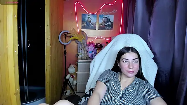 Fiery Brunette  online show from November 29, 2025, 6:05 am