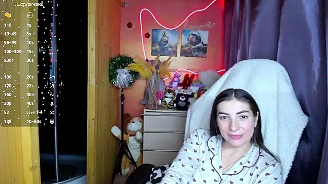 Fiery Brunette  online show from January 11, 2026, 7:08 pm