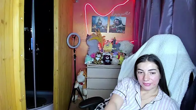 Fiery Brunette  online show from March 23, 2026, 5:50 pm