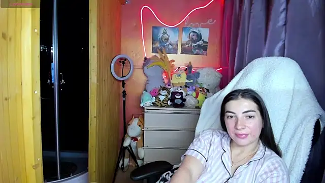 Fiery Brunette  online show from March 31, 2026, 11:43 am