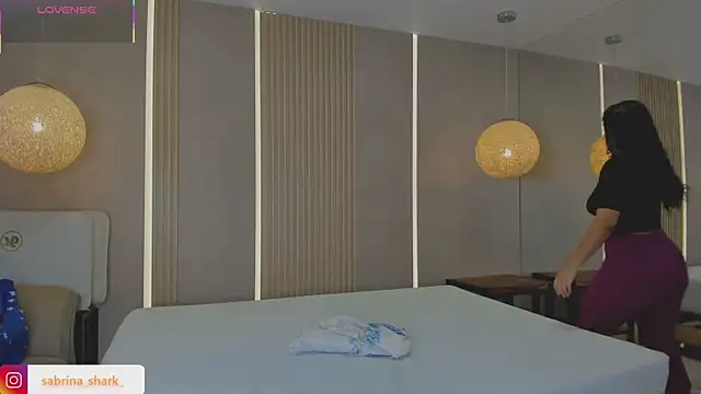 sabrina shark  online show from September 12, 2025, 2:00 am