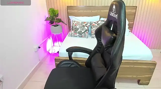 ayla13  online show from March 20, 2025, 7:04 pm