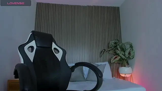 Snapshot of ayla13_ chatting on February 20, 2026, 7:14 pm ayla13 online show from February 20, 2026, 7:14 pm