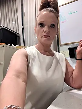 sexiginger22 online show from April 19, 2026, 9:52 am