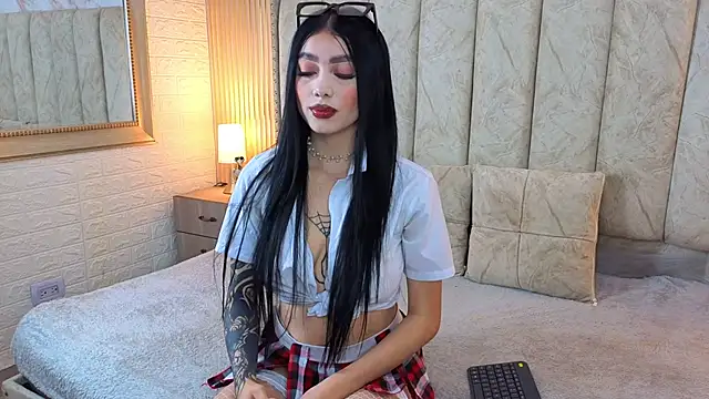 catalina  23 online show from October 11, 2025, 7:45 pm