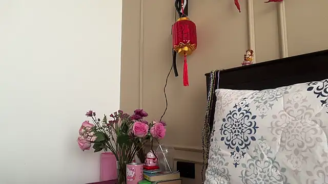 ChocolateCakeQueen online show from March 3, 2025, 12:27 pm