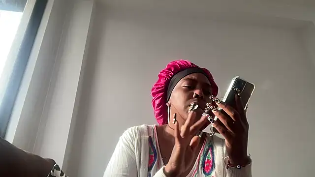 ChocolateCakeQueen online show from November 10, 2025, 12:15 pm