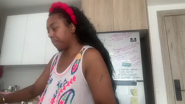 Snapshot of ChocolateCakeQueen chatting on May 10, 2026, 4:01 pm ChocolateCakeQueen online show from May 10, 2026, 4:01 pm