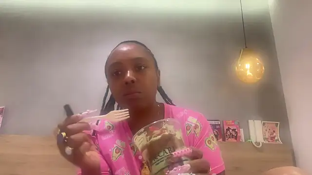Snapshot of ChocolateCakeQueen chatting on May 15, 2026, 12:28 am ChocolateCakeQueen online show from May 15, 2026, 12:28 am