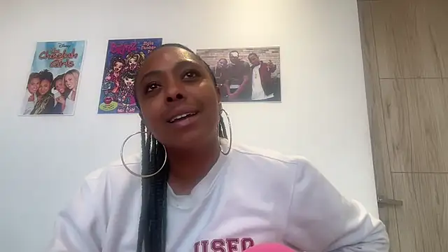 Snapshot of ChocolateCakeQueen chatting on May 20, 2026, 11:00 pm ChocolateCakeQueen online show from May 20, 2026, 11:00 pm