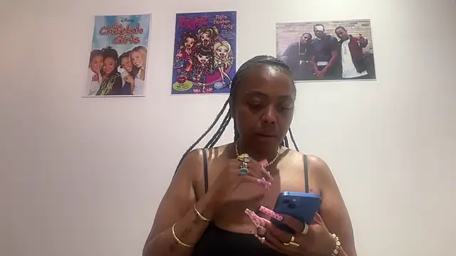 Snapshot of ChocolateCakeQueen chatting on May 26, 2026, 4:30 am ChocolateCakeQueen online show from May 26, 2026, 4:30 am