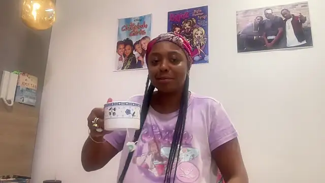 Snapshot of ChocolateCakeQueen chatting on June 10, 2026, 11:57 pm ChocolateCakeQueen online show from June 10, 2026, 11:57 pm