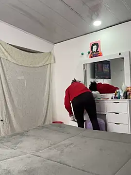 hannahb-e online show from November 25, 2025, 7:36 pm