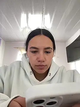 Snapshot of hannahb-e chatting on February 3, 2026, 4:01 pm hannahb-e online show from February 3, 2026, 4:01 pm