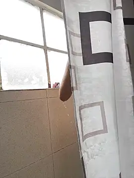 Snapshot of hannahb-e chatting on February 11, 2026, 3:50 pm hannahb-e online show from February 11, 2026, 3:50 pm