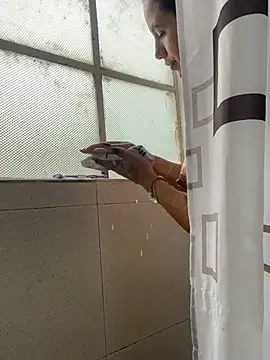 Snapshot of hannahb-e chatting on February 12, 2026, 8:04 pm hannahb-e online show from February 12, 2026, 8:04 pm