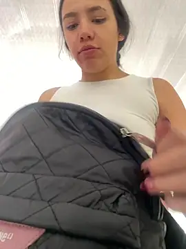 Snapshot of hannahb-e chatting on February 13, 2026, 6:37 pm hannahb-e online show from February 13, 2026, 6:37 pm