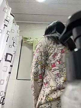 Snapshot of hannahb-e chatting on February 14, 2026, 1:52 pm hannahb-e online show from February 14, 2026, 1:52 pm