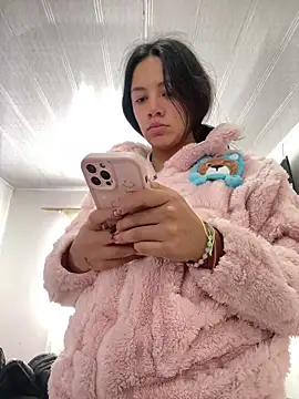 Snapshot of hannahb-e chatting on February 17, 2026, 4:24 pm hannahb-e online show from February 17, 2026, 4:24 pm