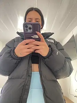 Snapshot of hannahb-e chatting on March 4, 2026, 3:29 pm hannahb-e online show from March 4, 2026, 3:29 pm