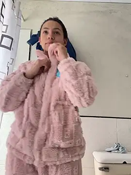 Snapshot of hannahb-e chatting on March 15, 2026, 3:07 pm hannahb-e online show from March 15, 2026, 3:07 pm