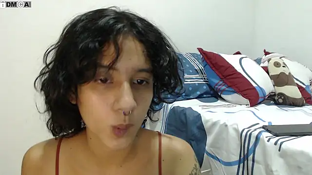 AlinaWoolf  online show from October 3, 2025, 2:52 am