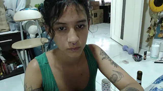 Snapshot of AlinaWoolf_ chatting on April 16, 2026, 9:39 pm AlinaWoolf online show from April 16, 2026, 9:39 pm
